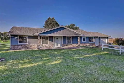1199 Forest Home Rd, Montezuma, IA 50171