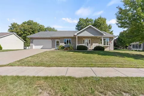 236 F Pl, Kalona, IA 52247