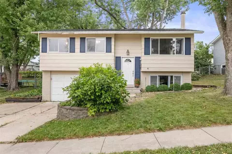 1215 Elm St, Marion, IA 52302
