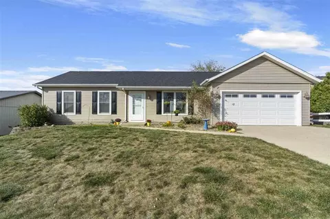 4600 Orchard Dr NW, Cedar Rapids, IA 52405