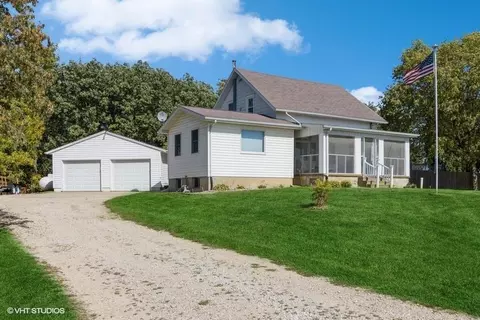 1458 Old Muscatine Rd, Tipton, IA 52772
