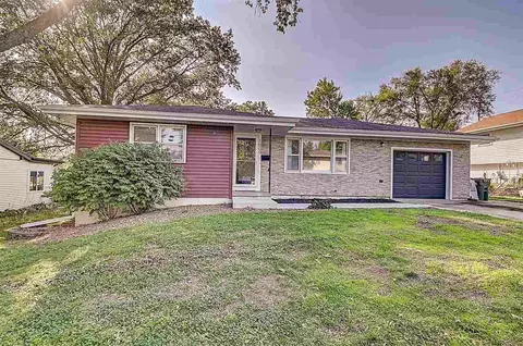 1009 Carver St, Iowa City, IA 52240