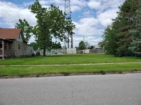 312 E 3rd St, Washington, IA 52353