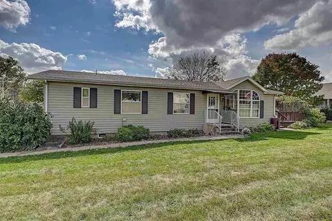 228 Paddock Cir, Iowa City, IA 52240