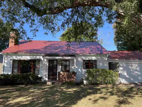 925 S 2nd Ave, Washington, IA 52353