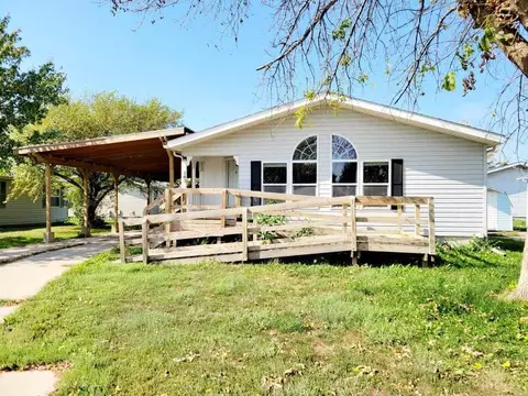 143 Arabian Ct, Iowa City, IA 52240