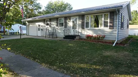 208 E Linn St, Lone Tree, IA 52755