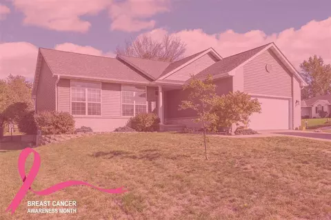 2320 Creekside Dr, Hiawatha, IA 52233