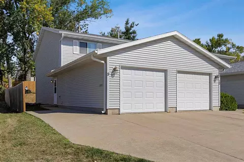 1460 Daleview Dr, Marion, IA 52302