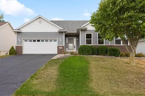 1815 Winding Creek Dr, Marion, IA 52302