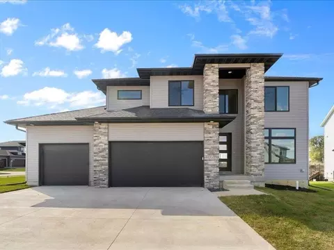 1120 Salm Dr, North Liberty, IA 52317