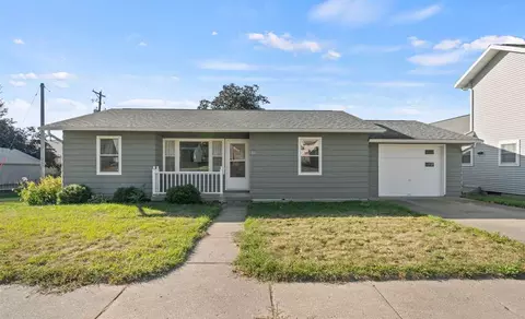 811 4th St, Wellman, IA 52356