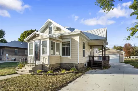608 5th Ave NW, Waverly, IA 50677