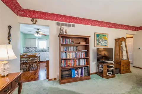 2946 Circle Dr NE, Cedar Rapids, IA 52402 photo 6