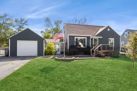 1117 35th St NE, Cedar Rapids, IA 52402