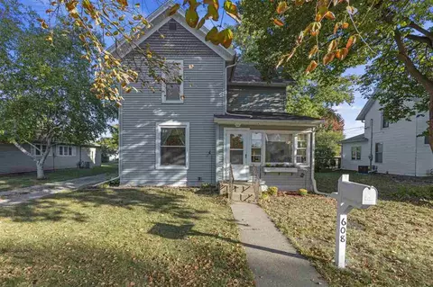 608 E Jefferson St, Washington, IA 52353