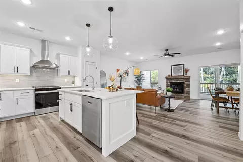 426 Cherry Ave, Iowa City, IA 52240