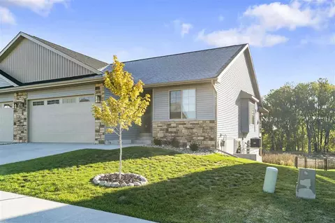 702 Creekside Dr, Tiffin, IA 52340