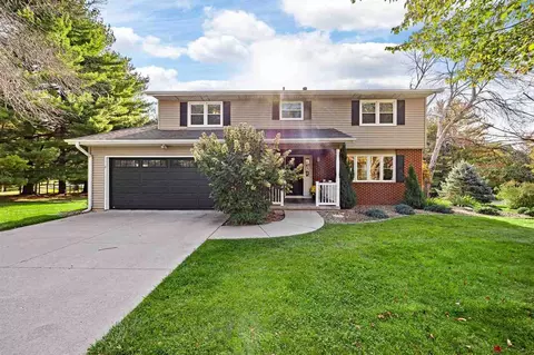 13 Valley View Knl NE, Iowa City, IA 52240