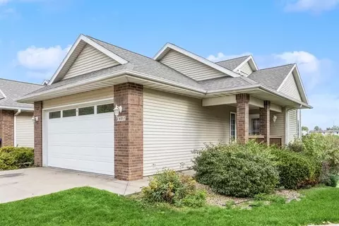 1601 Ranier Dr, Iowa City, IA 52246