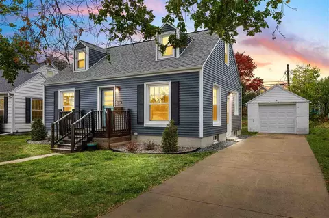 1826 SW Chandler St, Cedar Rapids, IA 52404