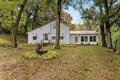 1941 Rawson Ln, Palo, IA 52324