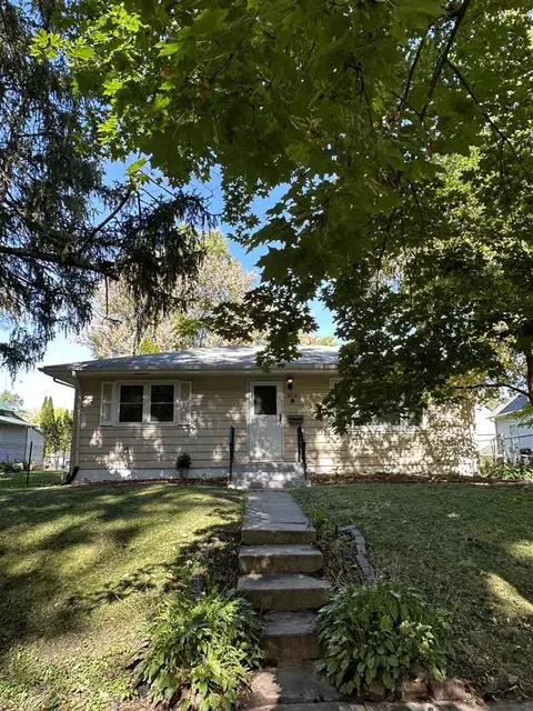 622 Walnut St, Iowa City, IA 52240
