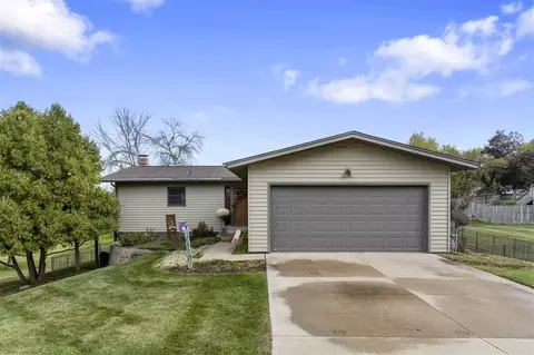 1967 Surf Dr, Solon, IA 52333