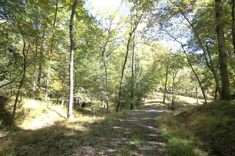 6 NE The Woods, Iowacity, IA 52240