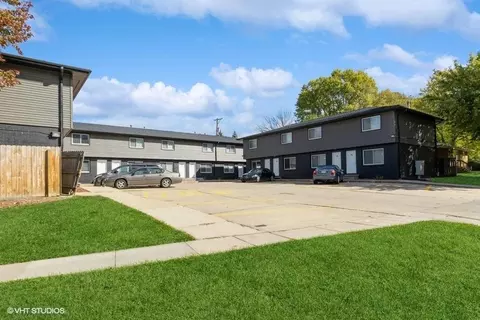 1102 Hollywood Blvd, Iowa City, IA 52240