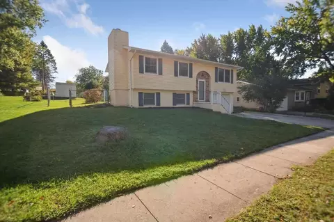 2222 Russell Dr, Iowa City, IA 52240