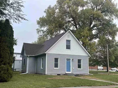 316 E 3rd St, Washington, IA 52353