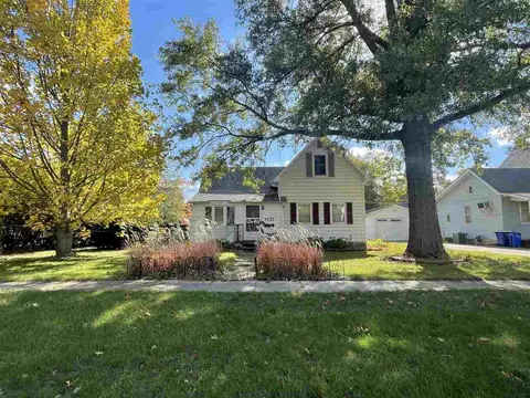 1027 E 2nd, Washington, IA 52353