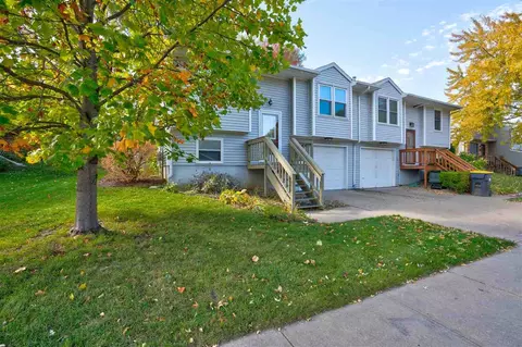 2141 Plaen View Dr, Iowa City, IA 52246
