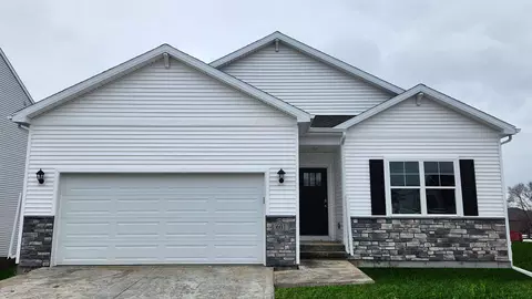 601 E Bear Dr, Tiffin, IA 52340