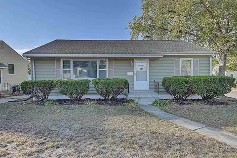 3201 Mound Ave, Cedar Rapids, IA 52403
