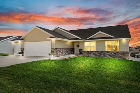 3221 Artesian Rd, Marion, IA 52302