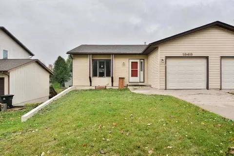 1969 S Ridge Dr, Coralville, IA 52241