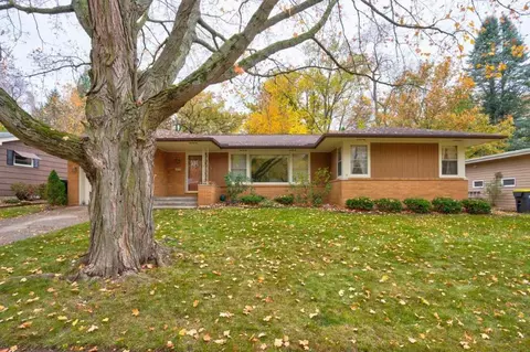1513 Glendale Rd, Iowa City, IA 52245