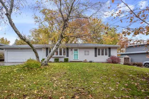 1440 Valley View Dr, Coralville, IA 52241