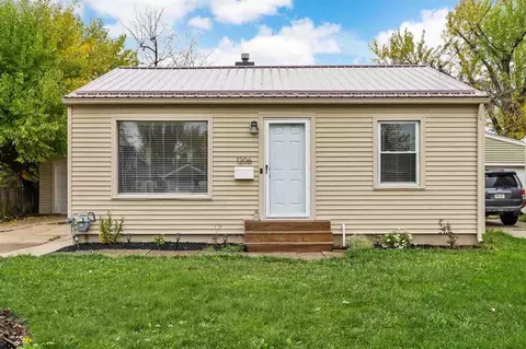 1206 35th St NE, Cedar Rapids, IA 52402