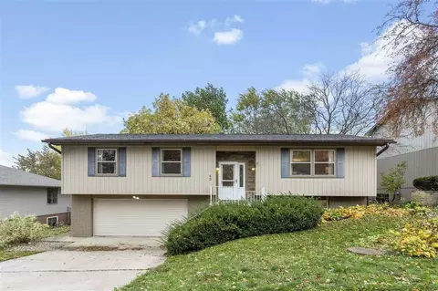 43 Denbigh Dr, Iowa City, IA 52246