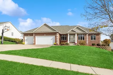 2120 Dows St, Ely, IA 52227