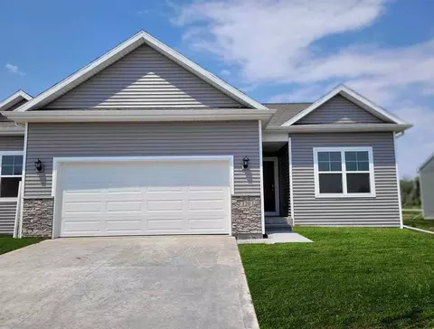 120 Sumac Dr, Palo, IA 52324