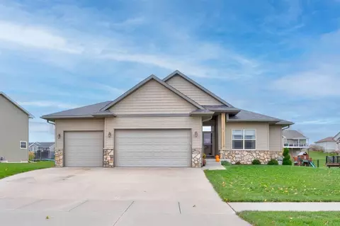 1680 Silver Maple Trl, North Liberty, IA 52317