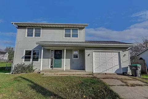 703 E 5th St, West Liberty, IA 52776