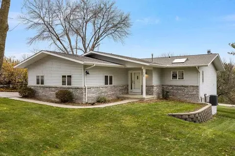 129 Oreole Dr NE, Solon, IA 52333