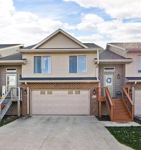 311 Piper Ln, Solon, IA 52333