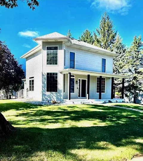 411 S Washington St, Lisbon, IA 52253