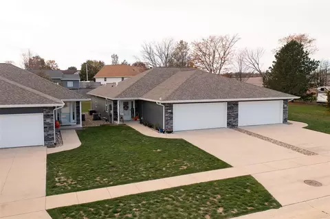 321 SW Amy St, Swisher, IA 52338